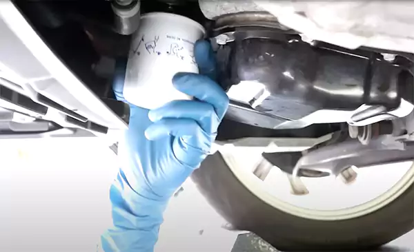 Attaching the new filter to its place