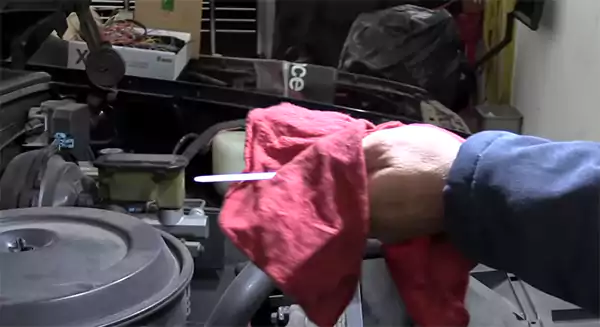 Cleaning the dipstick