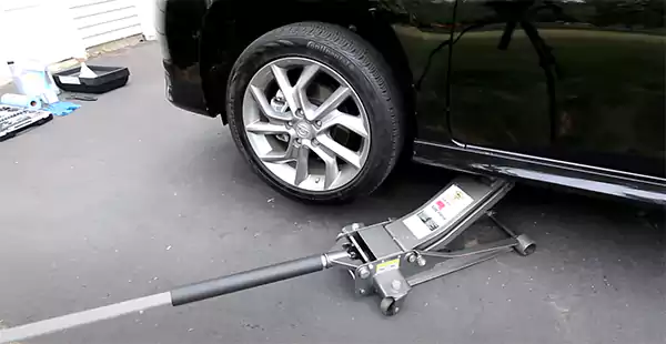 Jacking up the car