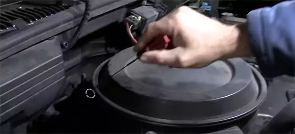 Removing the dipstick